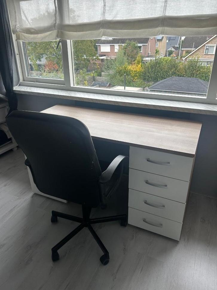 Bureau met stoel, Huis en Inrichting, Bureaus, Gebruikt, Bureau, Ophalen