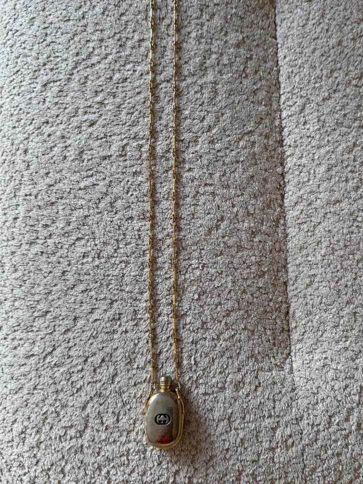Gucci parfumhanger met ketting, Sieraden, Tassen en Uiterlijk, Kettingen, Gebruikt, Overige materialen, Goud, Met hanger, Ophalen of Verzenden