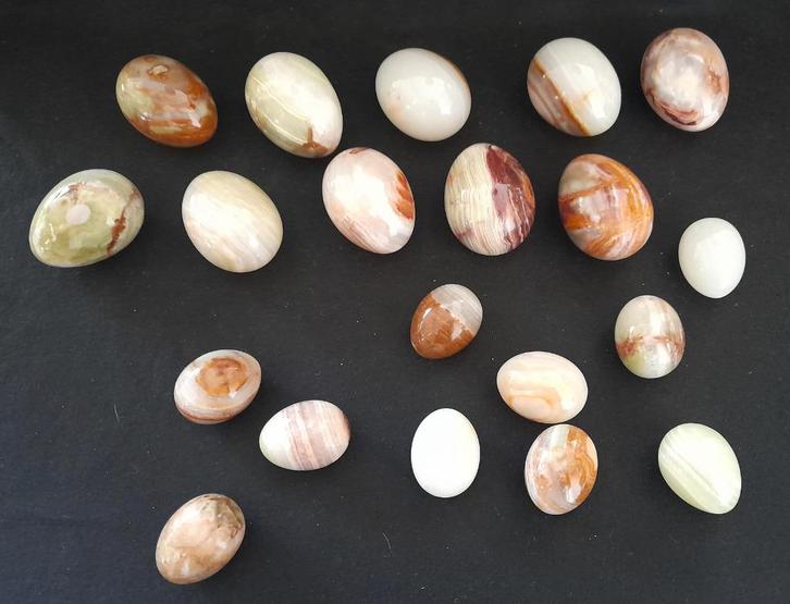 Lot onyx eieren 20 stuks mooi en decoratief, Antiek en Kunst, Curiosa en Brocante, Ophalen of Verzenden