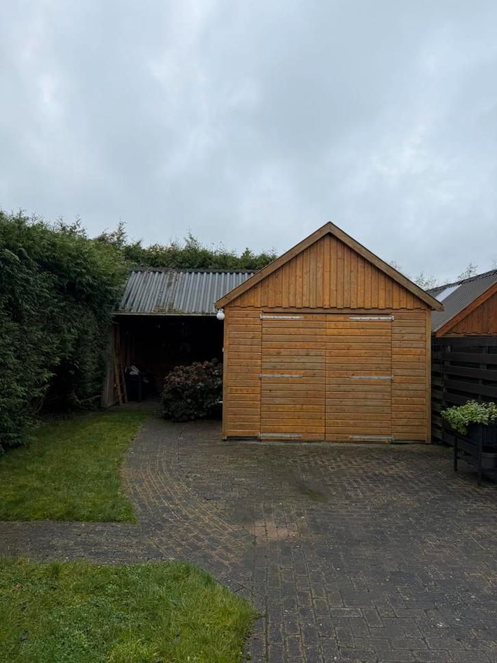 Mooie ruime schuur (700x360cm) met overkapping (360x320cm), Tuin en Terras, Tuinhuizen, Zo goed als nieuw, Schuur, 500 cm of meer