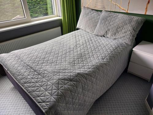 Jysk bedsprei 240x220 met kussens 90x60, Huis en Inrichting, Slaapkamer | Beddengoed, Zo goed als nieuw, Overige typen, Tweepersoons