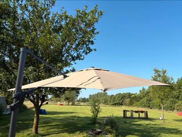 Zweef Parasol Torino 300 x 300 beschikbaar voor biedingen