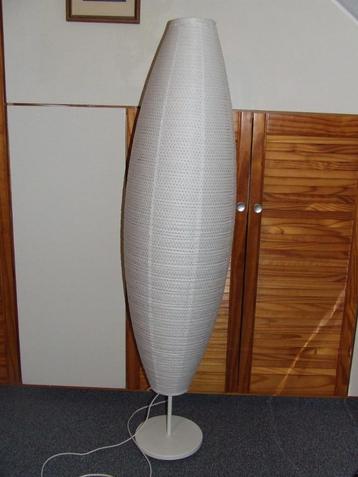 Vloerlamp beschikbaar voor biedingen