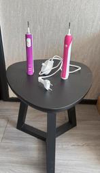 2x oral B elektrische tandenborstel met lader merk Braun, Sieraden, Tassen en Uiterlijk, Uiterlijk | Mondverzorging, Ophalen of Verzenden