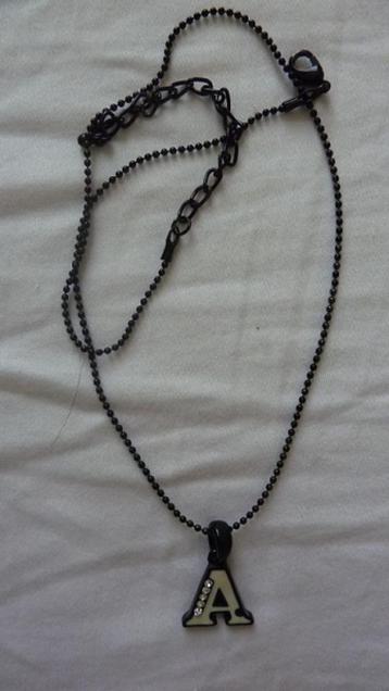 Ketting met hanger 'A' beschikbaar voor biedingen