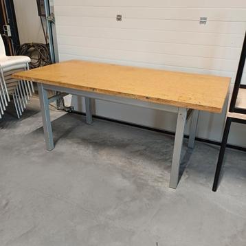 Mooie stevige werkbank werktafel  beschikbaar voor biedingen