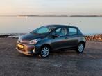 Toyota Yaris 1.5 Full Hybrid CVT 5DR 2014 Grijs, Auto's, Euro 5, 74 pk, Zwart, 4 cilinders