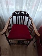 Oude houten stoel met rode bekleding, Huis en Inrichting, Stoelen, Ophalen of Verzenden