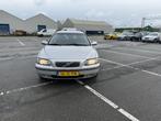 Volvo V70 2.4 D Comfort Line, Auto's, Volvo, Origineel Nederlands, Te koop, Zilver of Grijs, 5 stoelen