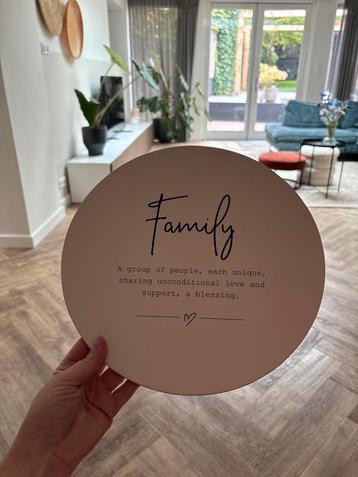 Muurcirkel met tekst - Family beschikbaar voor biedingen