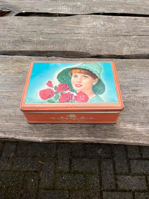 Lonka Belgie blik vrouw koekjes vintage retro jaren 60 €14, Verzamelen, Blikken, Zo goed als nieuw, Overige merken, Ophalen of Verzenden
