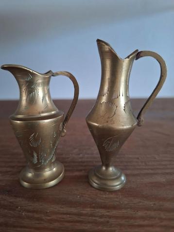 Vintage koperen messing kannetjes Indiaas  beschikbaar voor biedingen