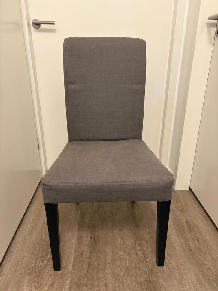 2 IKEA Bergmund Stoelen + 2 Nieuwe Hoezen, Huis en Inrichting, Stoelen, Zo goed als nieuw, Twee, Stof, Grijs, Ophalen