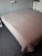 Mooie licht grijze bedsprei, Huis en Inrichting, Woonaccessoires | Plaids en Woondekens, Ophalen, Zo goed als nieuw