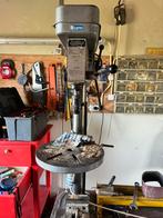 Huvema HU 16 kolomboormachine in boorklem en boren., Doe-het-zelf en Verbouw, Gereedschap | Boormachines, Ophalen, Gebruikt, Kolomboormachine
