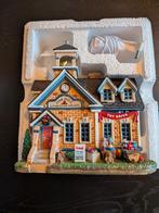 Lemax Oak Hill School Verlicht Kershuisje, Diversen, Kerst, Ophalen of Verzenden, Zo goed als nieuw