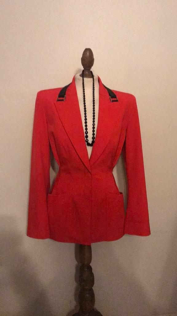 THIERRY MUGLER JASJE LADY IN RED, Kleding | Dames, Jasjes, Kostuums en Pakken, Zo goed als nieuw, Jasje, Maat 38/40 (M), Rood