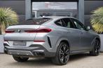 BMW X6 M60i xDrive 531pk PANO/B&W/Massage/HUD/360Camera, Auto's, BMW, Te koop, Zilver of Grijs, 5 stoelen, Benzine