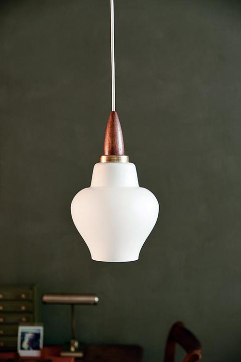 Vintage hanglamp teak / opaalglas, Huis en Inrichting, Lampen | Hanglampen, Gebruikt, Minder dan 50 cm, Glas, Hout, Ophalen of Verzenden