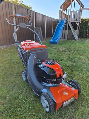 Zeer nette en luxe Husqvarna motormaaier  beschikbaar voor biedingen