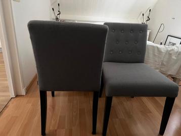 2 Gebruikte Eetkamerstoelen beschikbaar voor biedingen