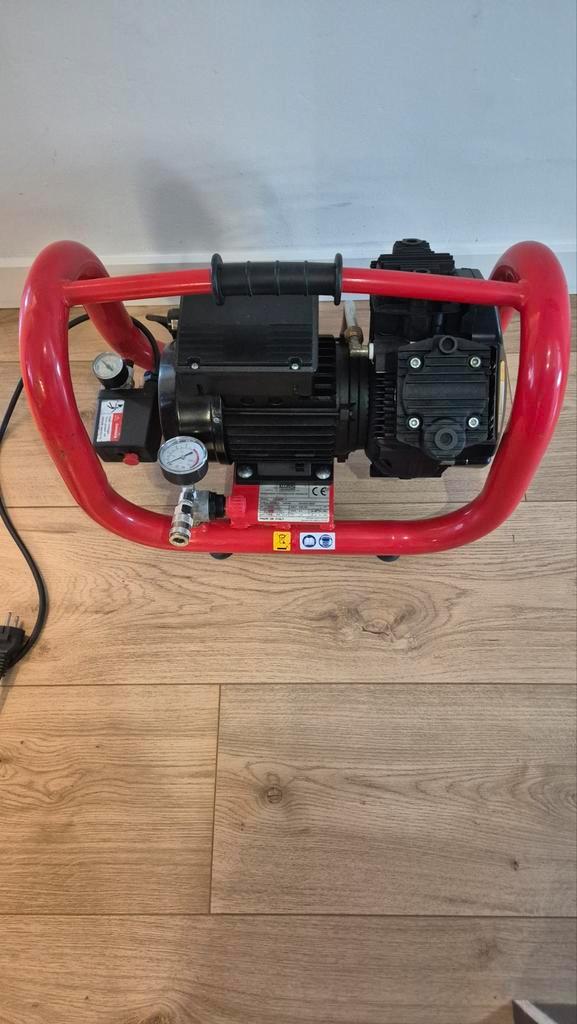Nardi Geluidarme Compressor - Union Schuttle/Contimac, Doe-het-zelf en Verbouw, Compressors, Gebruikt, 6 tot 10 bar, Minder dan 25 liter