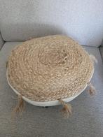 Te koop: rond kussen met jute en kwastjes, Huis en Inrichting, Woonaccessoires | Kussens, Ophalen of Verzenden, Nieuw, Rond
