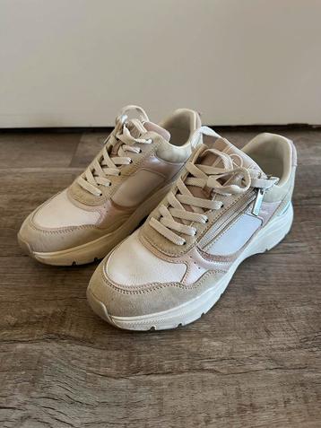 Sneakers van Tamaris, maat 39 beschikbaar voor biedingen