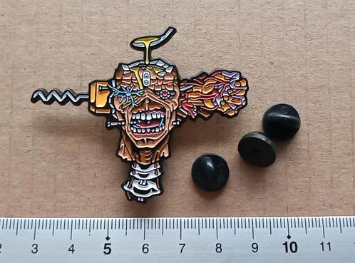 Iron Maiden mooie can i play with madness pin badge speld, Verzamelen, Muziek, Artiesten en Beroemdheden, Nieuw, Overige typen