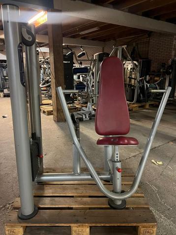 Panatta SEC Line Chest Press beschikbaar voor biedingen
