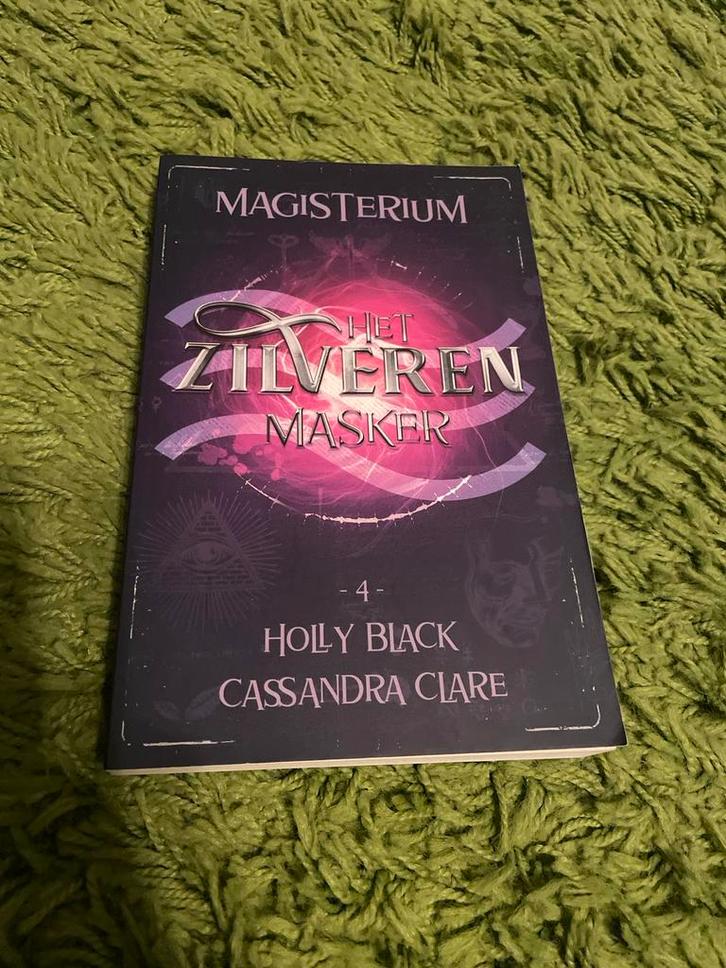 Magisterium 4: Het Zilveren Masker - Holly Black & Clare, Boeken, Fantasy, Zo goed als nieuw, Ophalen of Verzenden