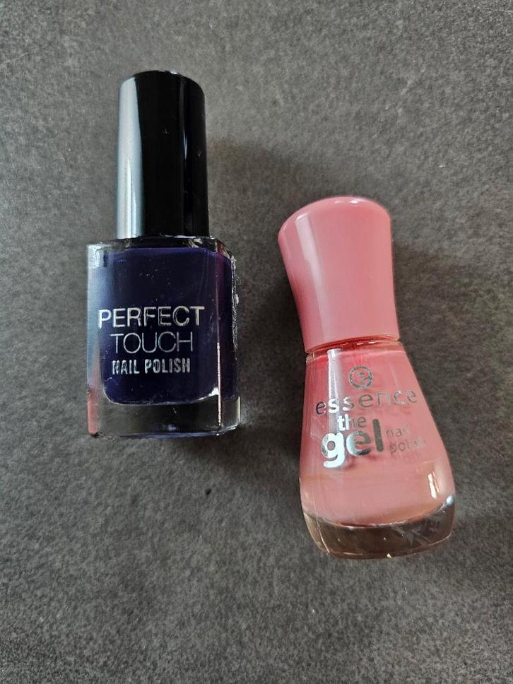 2 potjes nagellak (paars & roze), Sieraden, Tassen en Uiterlijk, Uiterlijk | Cosmetica en Make-up, Zo goed als nieuw, Toebehoren