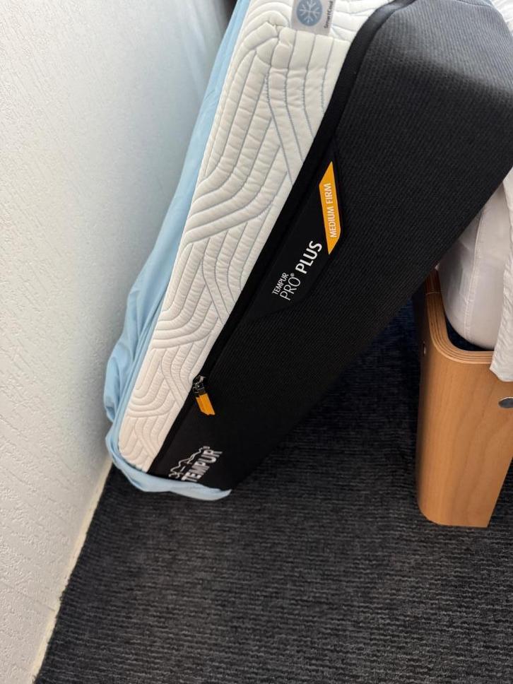 Tempur Pro plus matras, Huis en Inrichting, Slaapkamer | Matrassen en Bedbodems, Zo goed als nieuw, Matras, 90 cm, 200 cm, Eenpersoons