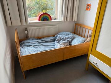 Vintage peuterbedje 70x150 + matras beschikbaar voor biedingen