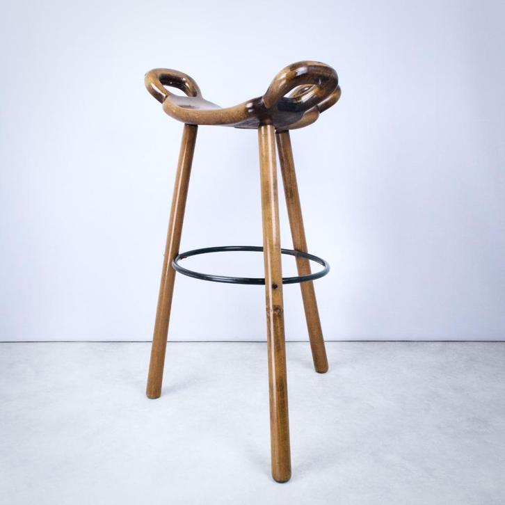 barkruk Marbella Sergio Rodrigues Spaans 70s, Huis en Inrichting, Barkrukken, Gebruikt, 60 tot 90 cm, Hout, 1 kruk, Ophalen of Verzenden