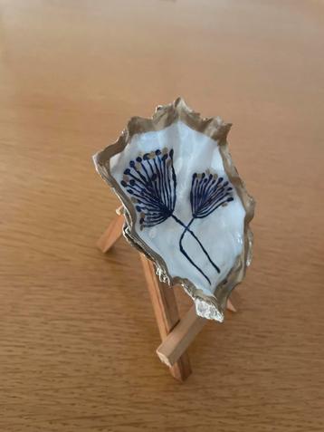 Handbeschilderde Oester met Standaard beschikbaar voor biedingen
