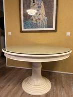 Massieve tafel met een glasplaat in goede staat, Huis en Inrichting, Tafels | Eettafels, Gebruikt, Rond, Ophalen of Verzenden