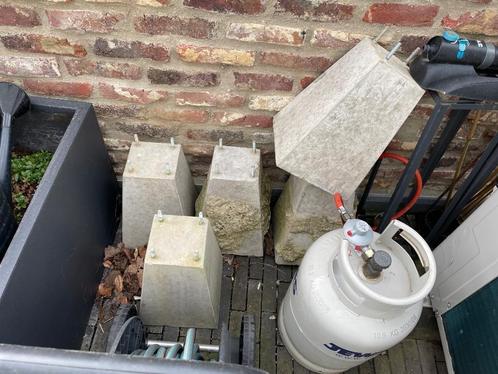 Betonpoeren tbv schutting of poort te bevestigen, Tuin en Terras, Tegels en Klinkers, Zo goed als nieuw, Overige typen, Beton