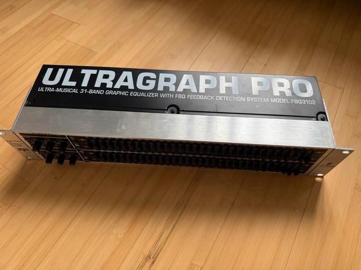 Behringer Ultragraph Pro FBQ3102 Equalizer, Muziek en Instrumenten, Versterkers | Keyboard, Monitor en PA, Zo goed als nieuw, P.A.
