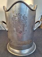Antieke wijnkoeler of champagne koeler met Wapen, Ophalen