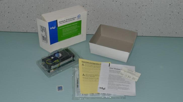 Intel | Slot 1 | Pentium 1000 |100 MHz FSB| SL4KL | ZELDZAAM, Computers en Software, Vintage Computers, Ophalen of Verzenden