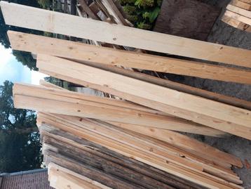 vuren Planken van 10 cm br en 2 cm dik meer dan 200 meter  beschikbaar voor biedingen