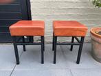 2 lederen krukjes met zwart stalen onderstel, Ophalen, Zo goed als nieuw, Overige materialen