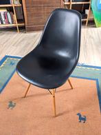 Eames plastic side chair DSW, Huis en Inrichting, Stoelen, Vitra, Ray Eames, Charles Eames, Mid-century modern, Gebruikt, Hout