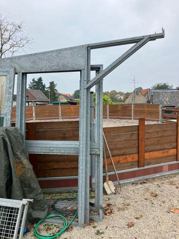 Buiten stallen beschikbaar voor biedingen