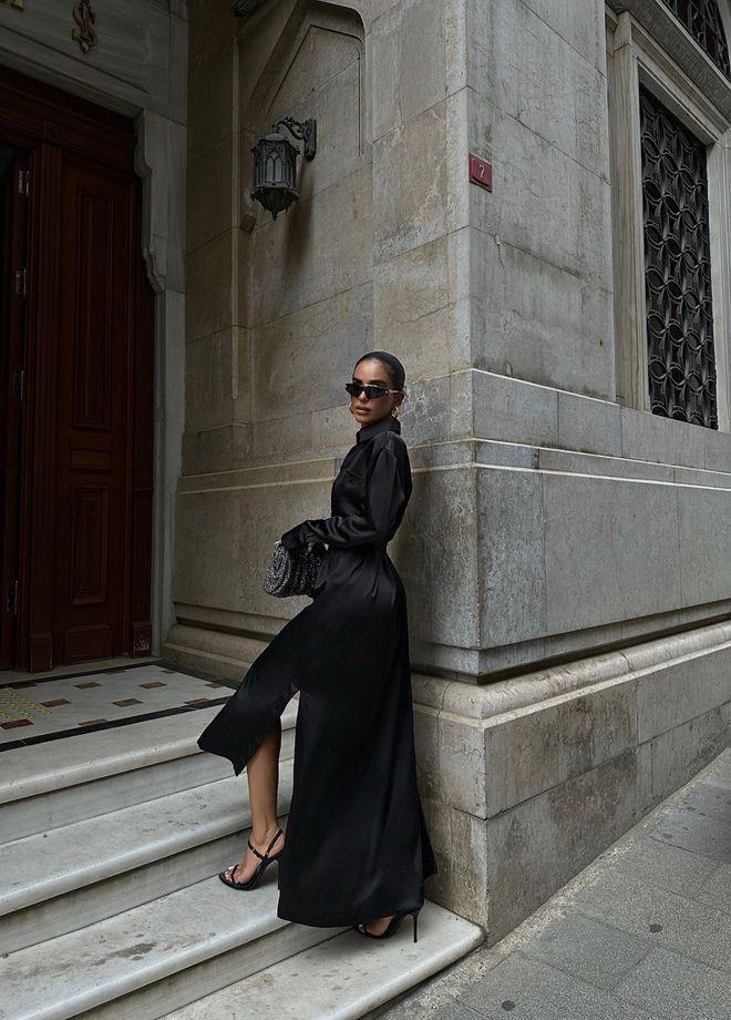 Nieuwe satijnen jurk - Maat XL, Kleding | Dames, Jurken, Nieuw, Maat 46/48 (XL) of groter, Zwart, Onder de knie, Ophalen of Verzenden