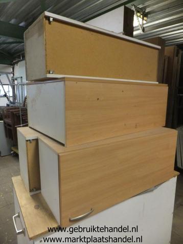 4 stuks hoge keuken bovenkasten 94cm H (a33)4 beschikbaar voor biedingen