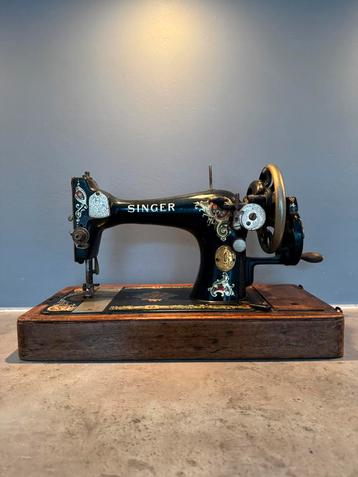 Antiek Singer naaimachine beschikbaar voor biedingen
