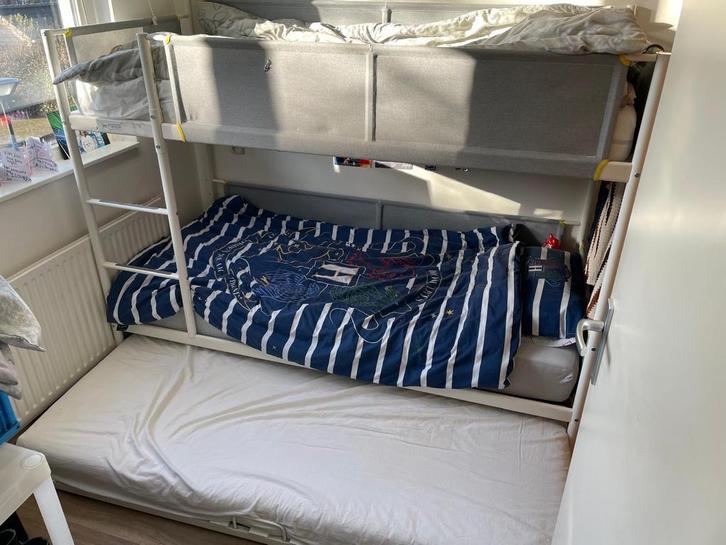 Stapelbed 3 persoons met uitschuifbaar bed, Kinderen en Baby's, Kinderkamer | Stapelbedden en Hoogslapers, Gebruikt, Stapelbed