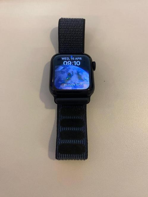 Nieuwe Apple Watch SE 2e gen 2024 40MM | Met doos & oplader, Sieraden, Tassen en Uiterlijk, Smartwatches, Nieuw, iOS, Zwart, Afstand